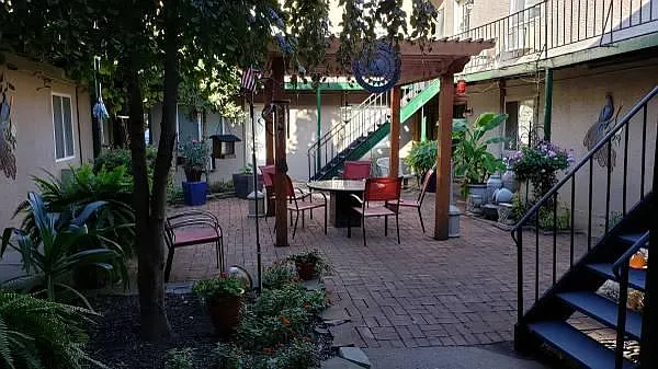 2 bed, 650 sqft, $1,200 — Photo 2