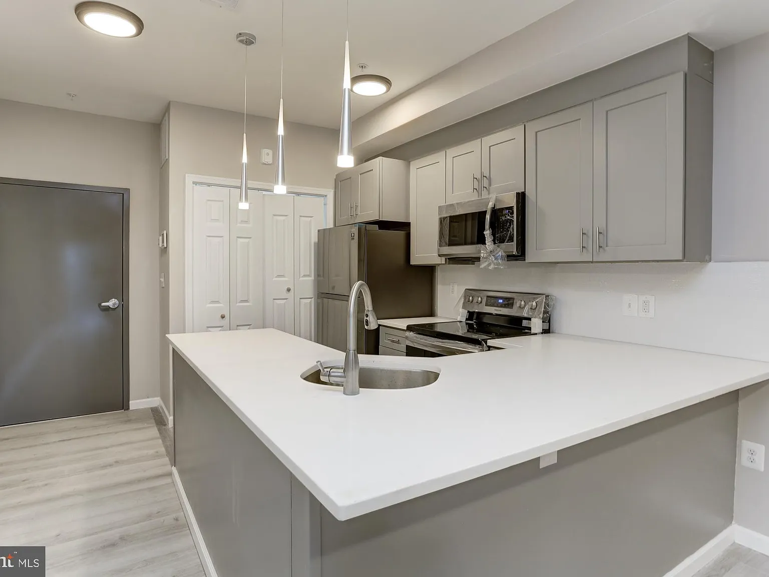 2 bed, 900 sqft, $1,550 — Photo 4