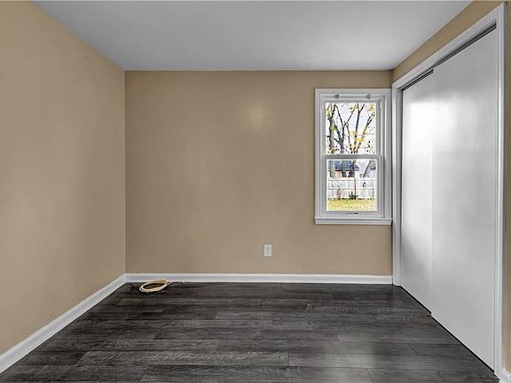 3rd image of 150 Clearvale Dr
