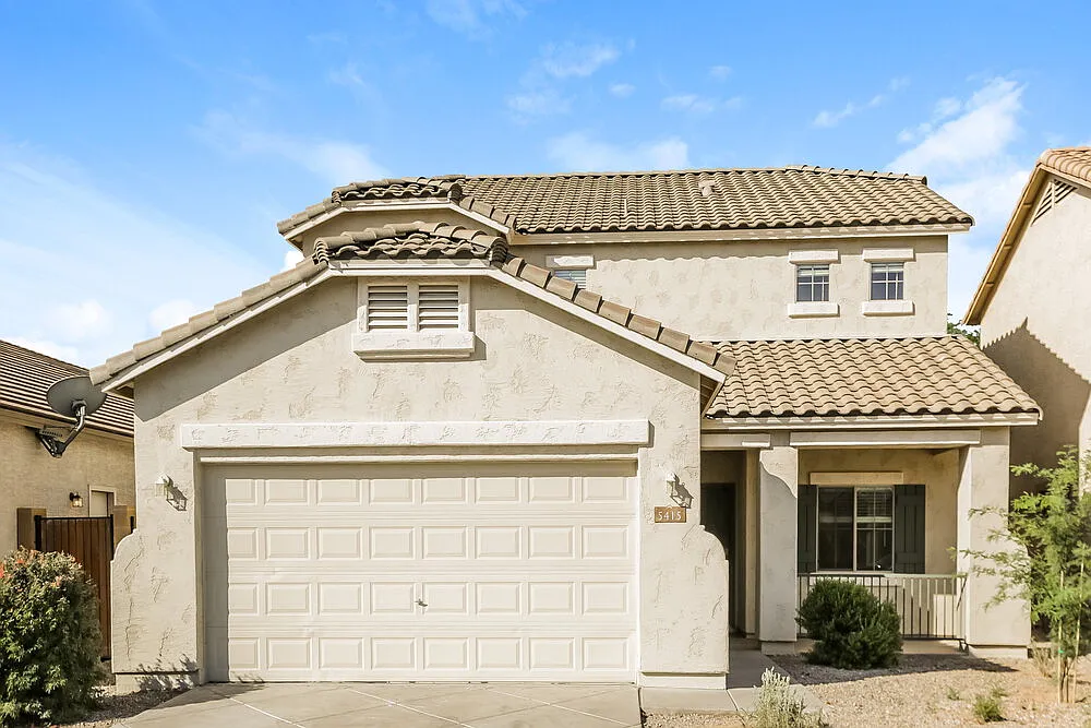 5 bed, 3.0 bath, 2361 sqft, $2,475 — Photo 1