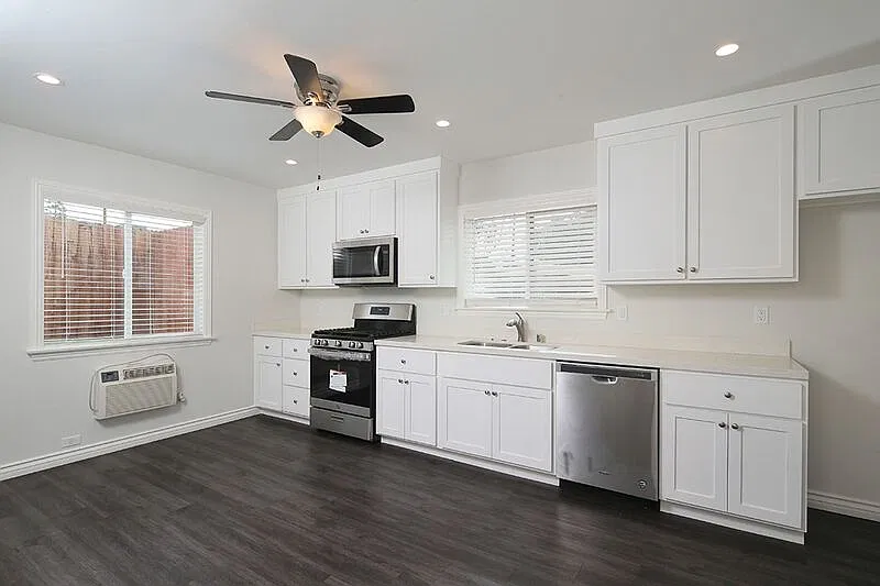 1 bed, 1.0 bath, 1000 sqft, $2,050 — Photo 2