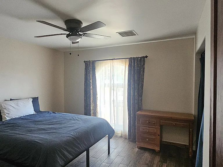 236 W Waltann Ln — Photo 12