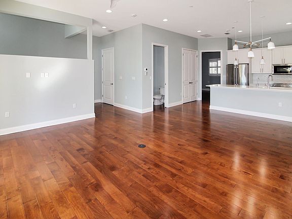 4th image of 413 Nokomis Ave S