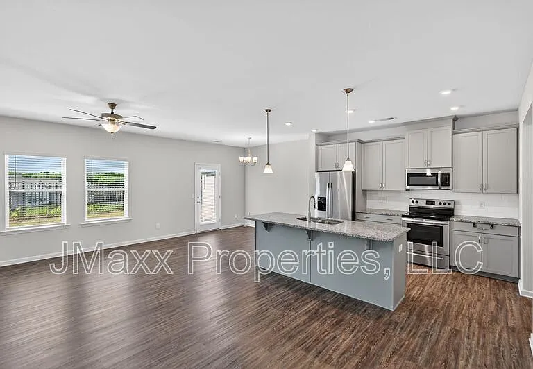 185 Madison Bnd — Photo 4