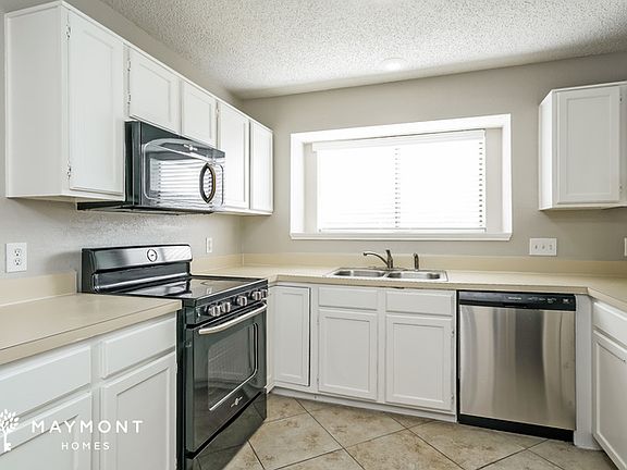 4th image of 827 Bentle St