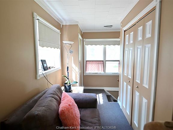 2nd image of 24 Lisgar St S