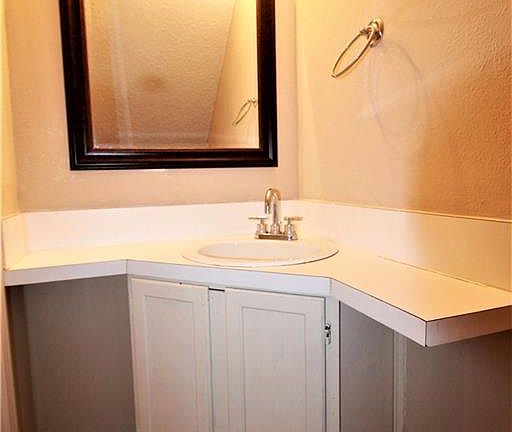 4th image of 8750 Park Ln #60