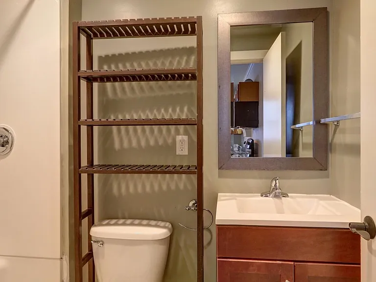 Main floor bath 1.