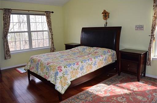 5th image of 72 Ashford Dr