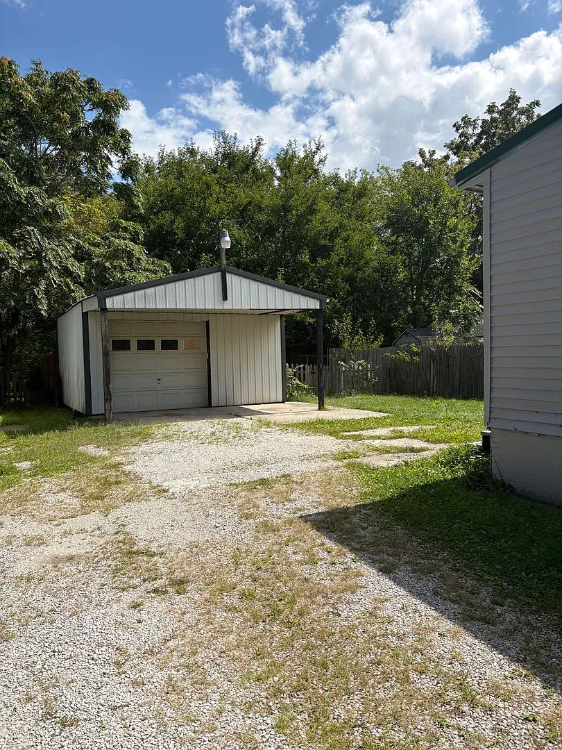 3 Bedroom 2 Bath 2 Story Home for Rent — Photo 3