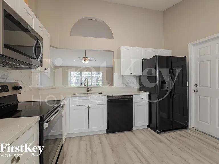 429 Hanging Moss Rd — Photo 5
