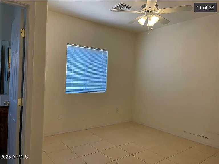 512 W Brown St — Photo 14