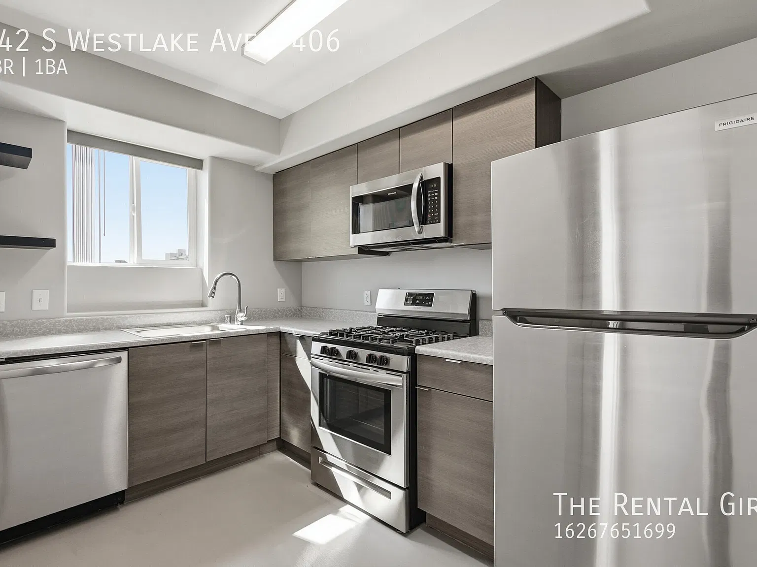 LA City Retreat! | Spacious 2BR/1.5BA With Private Balcony | Rooftop Community Sundeck + 2-Car Ga... — Photo 4