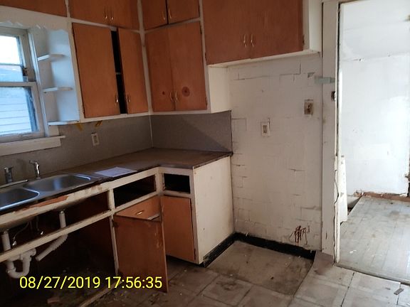 2nd image of 15124 Paulina St