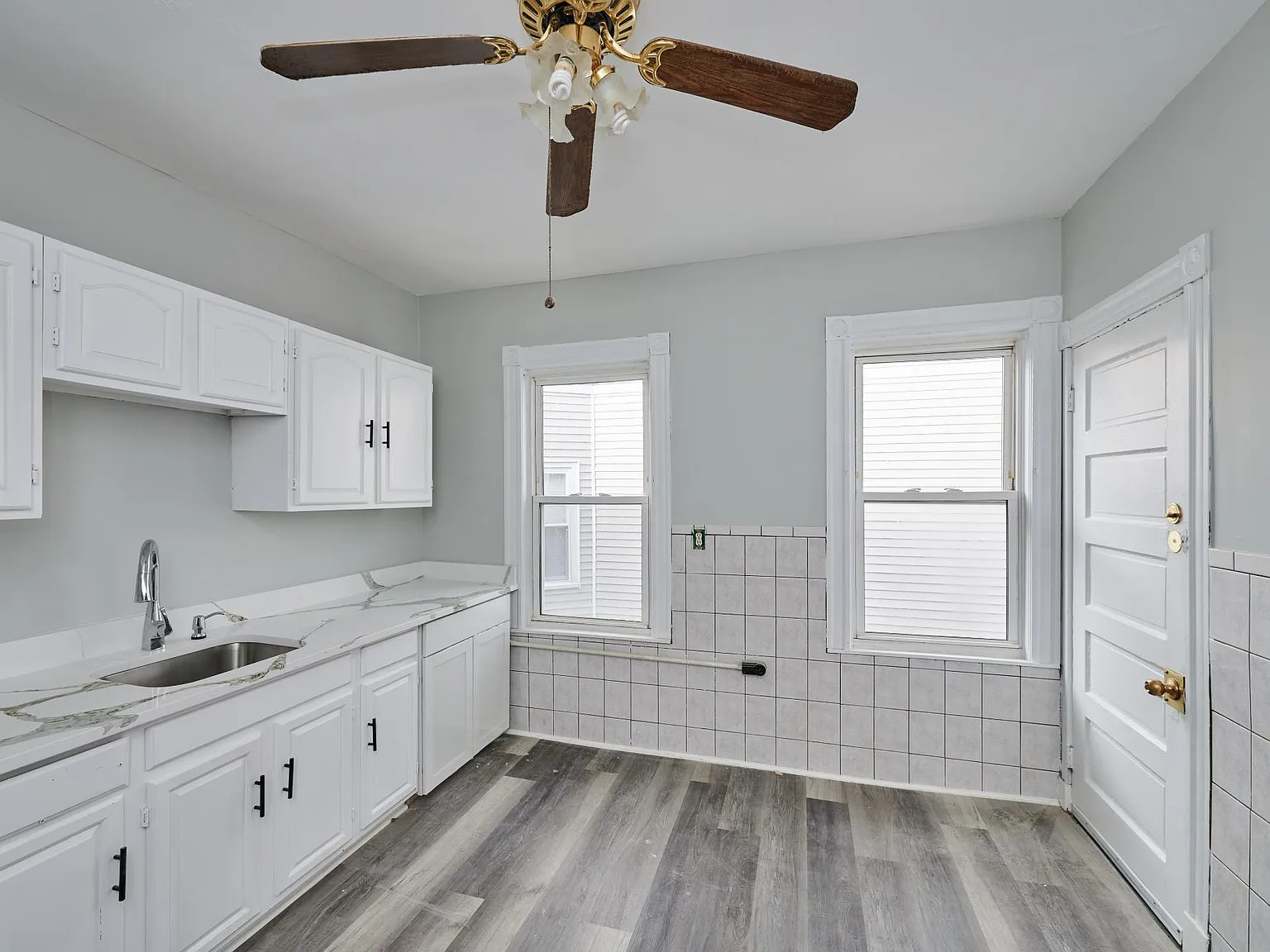 3 bed, 999 sqft, $2,800 — Photo 2