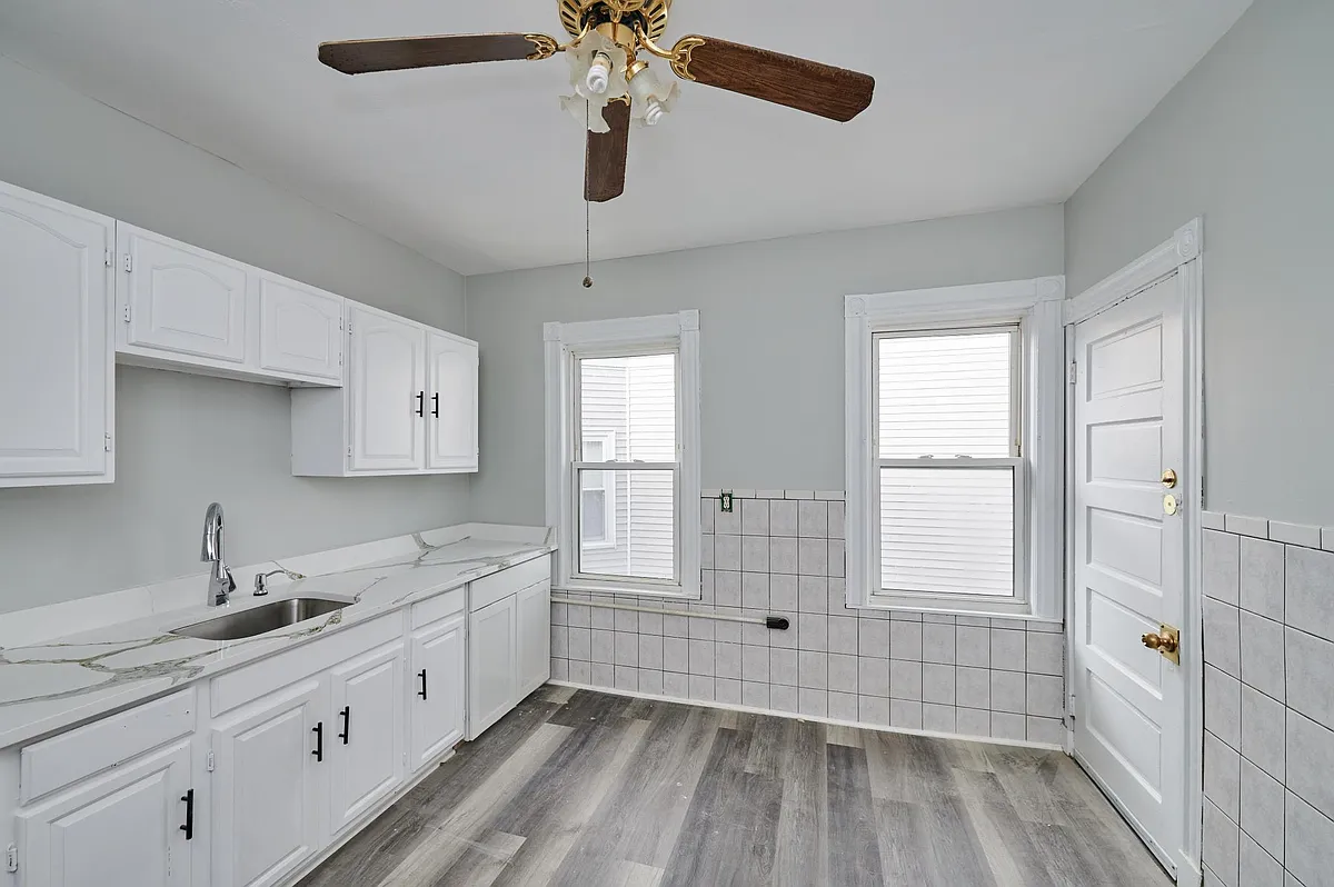 Building Photo - 10 Lafield St #3