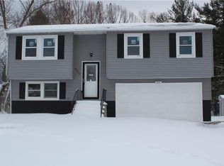 6005 Bannister Dr, Cicero, NY 13039
