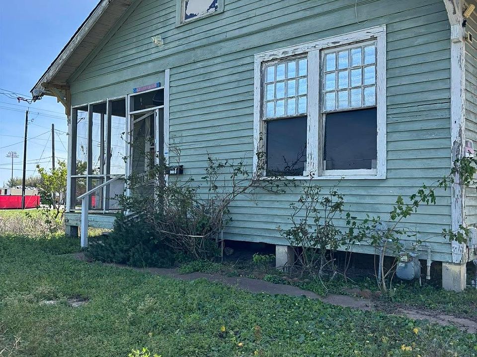 1st image of 4311 Bernardo De Galvez Ave