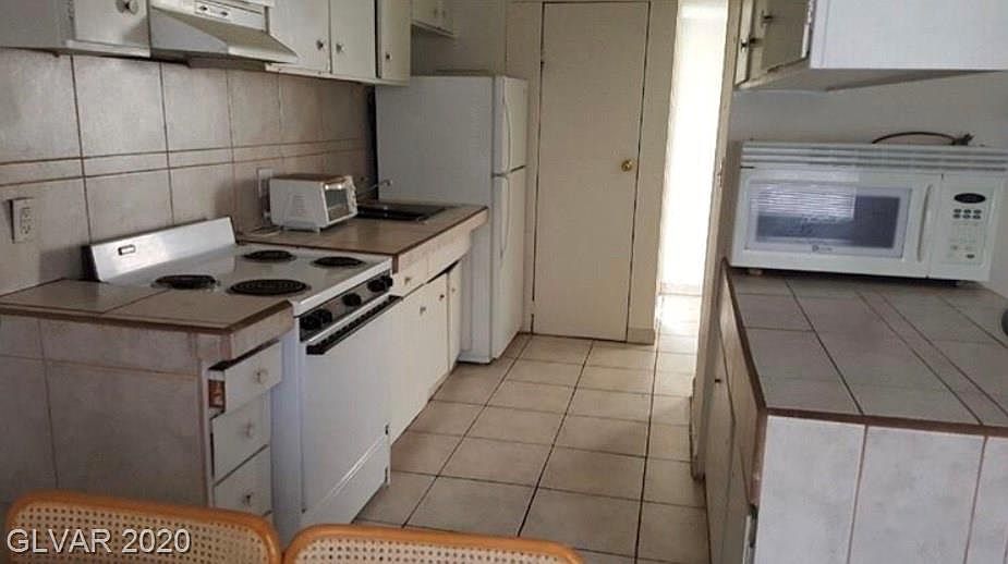 2nd image of 1601 Constantine Way