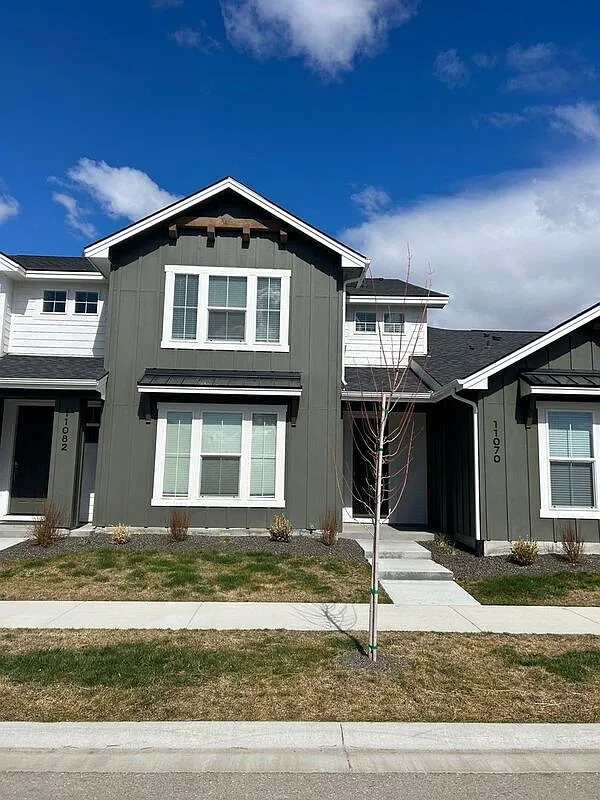 3 bed, 2.5 bath, 1779 sqft, $2,195 — Photo 1