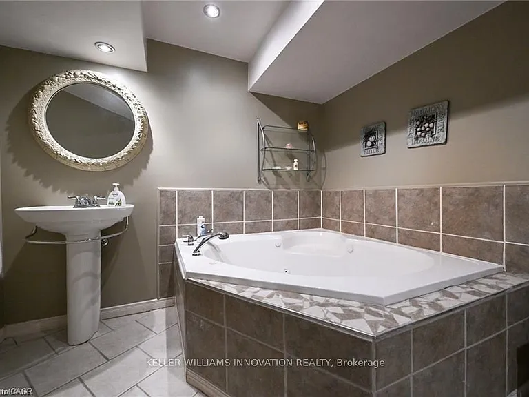 8 Buss Ct — Photo 30