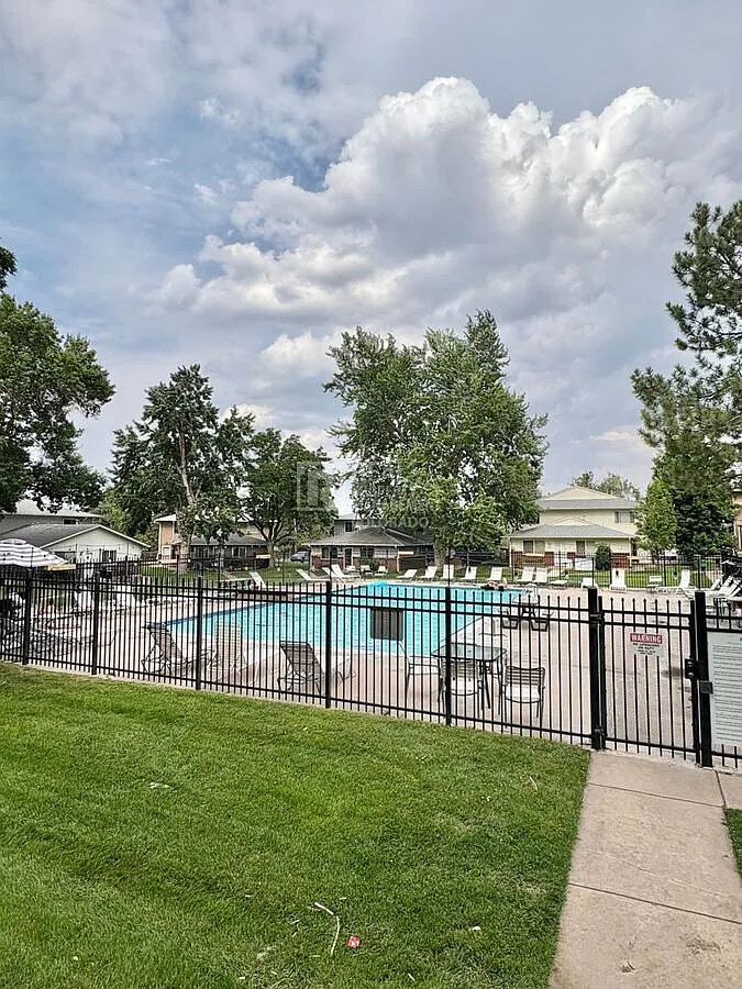 Beautiful 2-Bedroom Townhome for Rent in Lakewood | Wadsworth & Hwy 285 — Photo 2