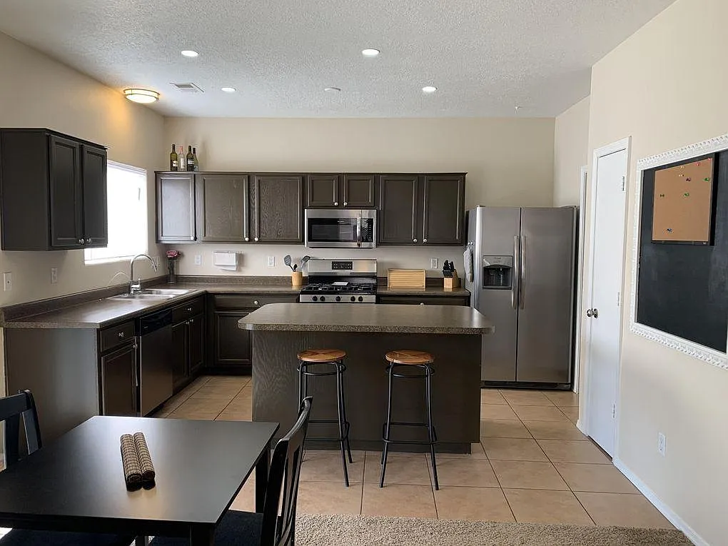2620 Sarita Ave NW — Photo 4