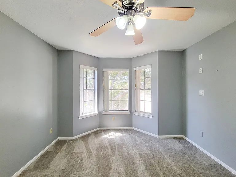 13602 Somersworth Dr — Photo 35