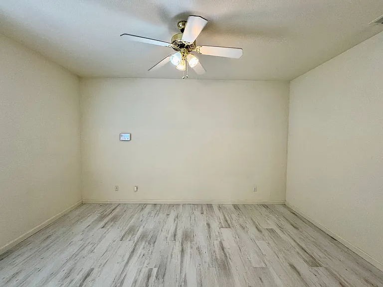 915 Cardoza Rd — Photo 13