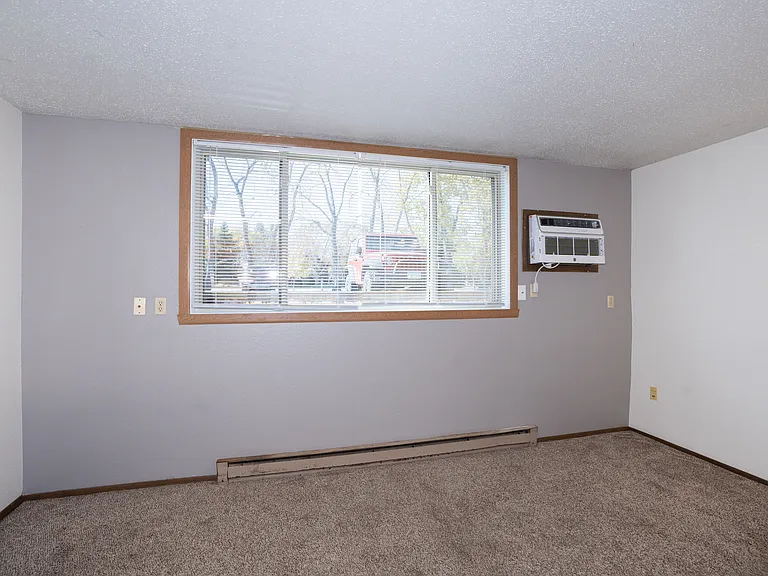Fargo, ND Pacific Park 2 | 11B | Living