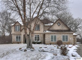 16262 Ridgemont St, Omaha, NE 68136