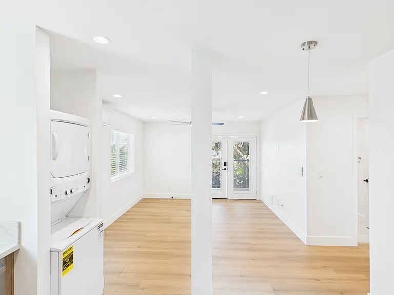 1132 W Redwood St — Photo 20