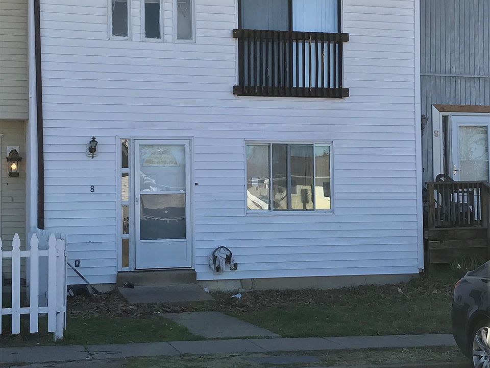 1st image of 8 Wayside Ct