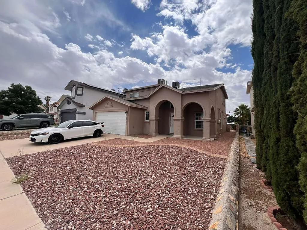 4 bed, 2.5 bath, 2589 sqft, $2,500 — Photo 1