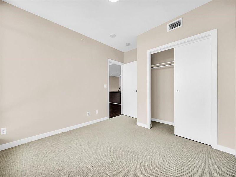Surrey House for rent - 2 Bedrooms — photo 2