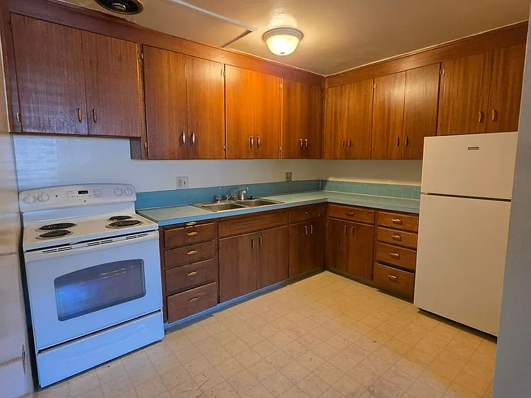 702 Emery — Photo 18