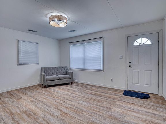 5th image of 2412 Herbert Ave