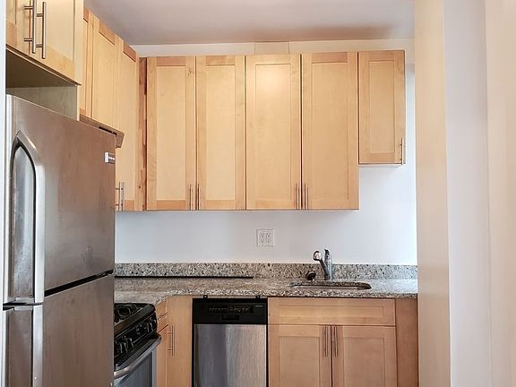4th image of 300 W 49th St APT 504