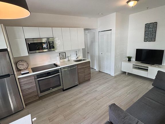 5th image of 1450 Meridian Ave #101