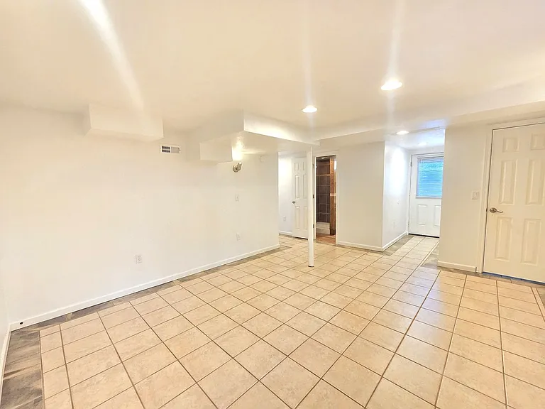 5621 N Hemlock St — Photo 21
