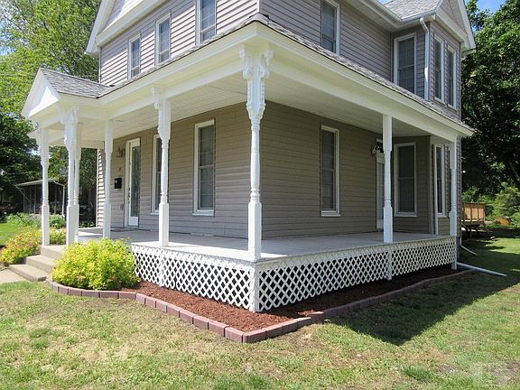 4th image of 115 College Ave