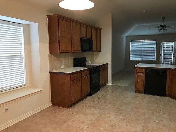 3rd image of 3228 Crofton Dr