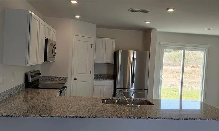 133 Oxford Ln — Photo 12