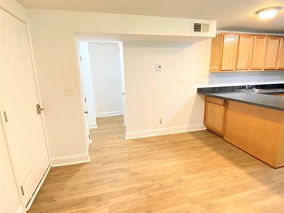 4th image of 35 Carver St APT B