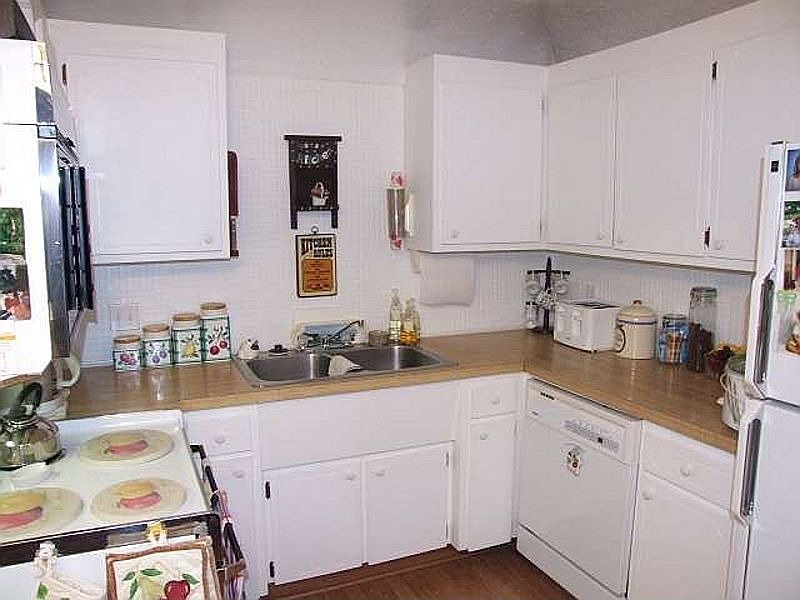 2nd image of 15 Meadowlawn Dr