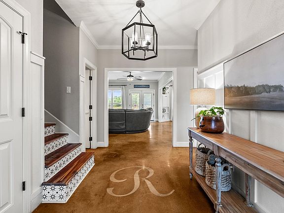 5th image of 1431 Red Hill Rd