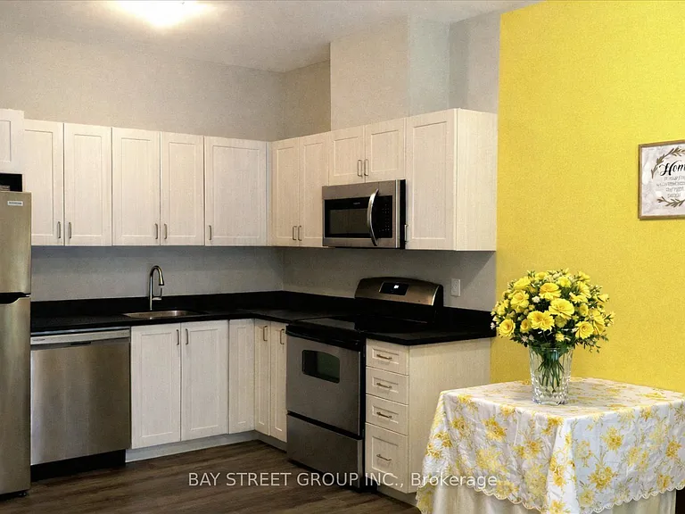501 Frontenac St #213 — Photo 6