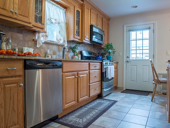 Granite & SS appliances 