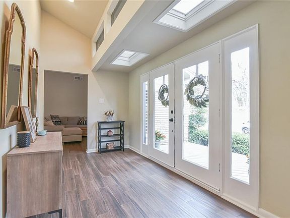 5th image of 1412 Crownhill Dr