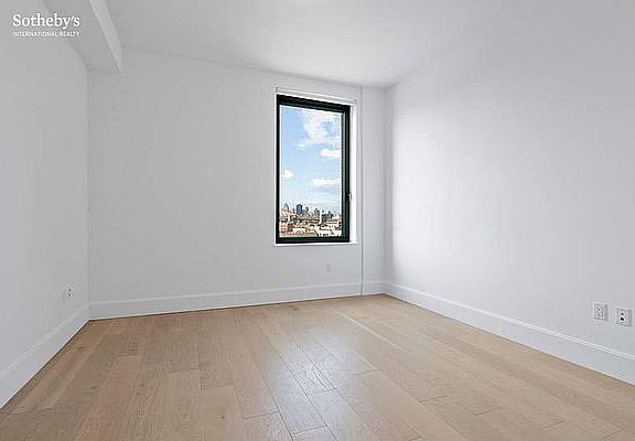 4th image of 22-18 Jackson Ave #721